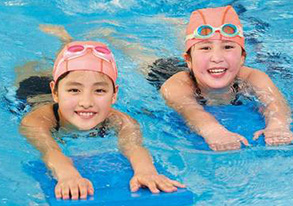 暑期游泳班 - 藍鯨游泳學校｜Blue Whale Swim School