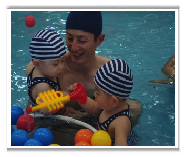 幼兒水中體適能PlayGroup課程，結合體適能及感覺統合活動，設計出一系列適合水中的課程